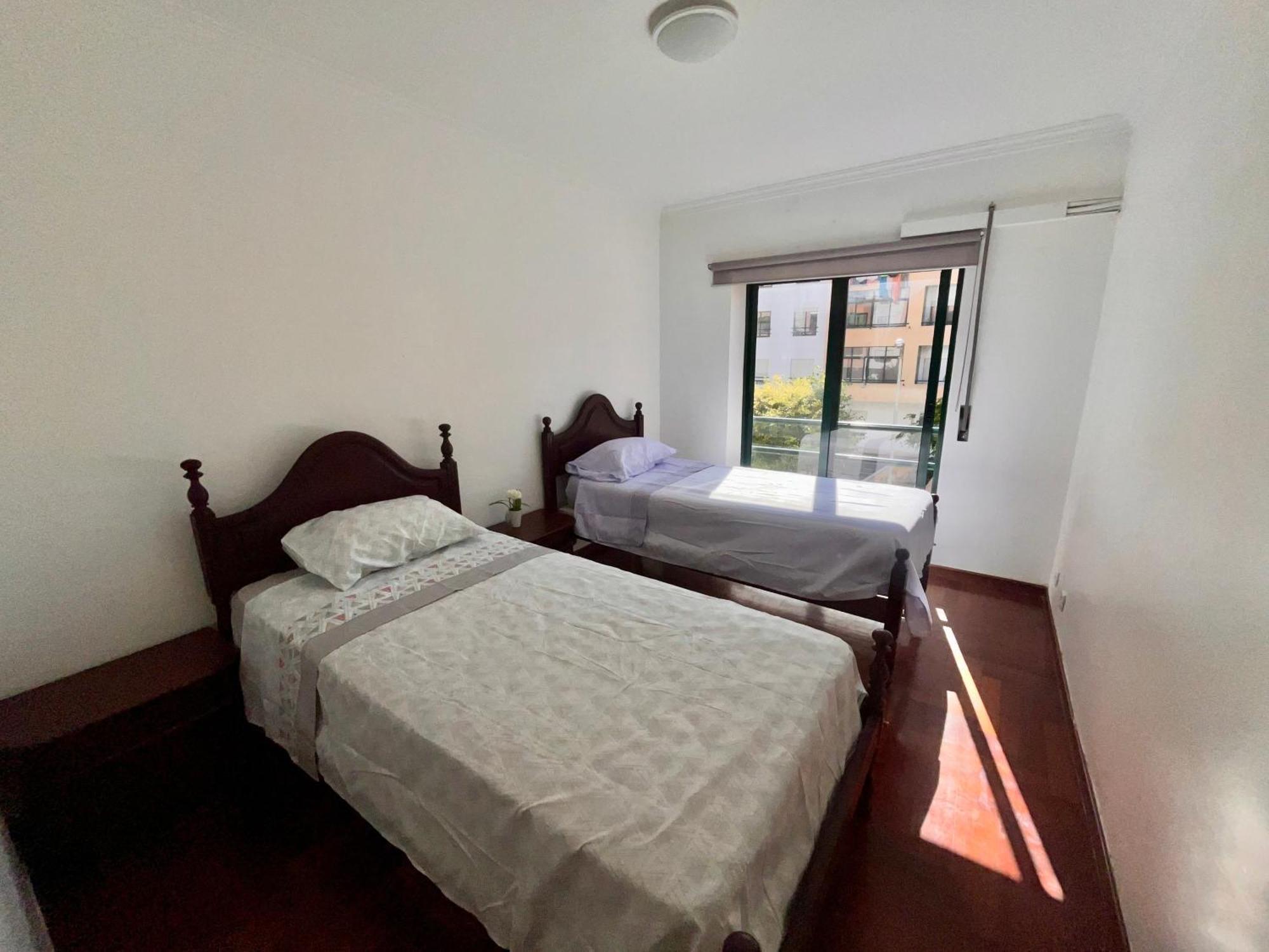 Quarto Boa Localizacao Com Cozinha E Casa De Banho Lejlighed Caparica Eksteriør billede